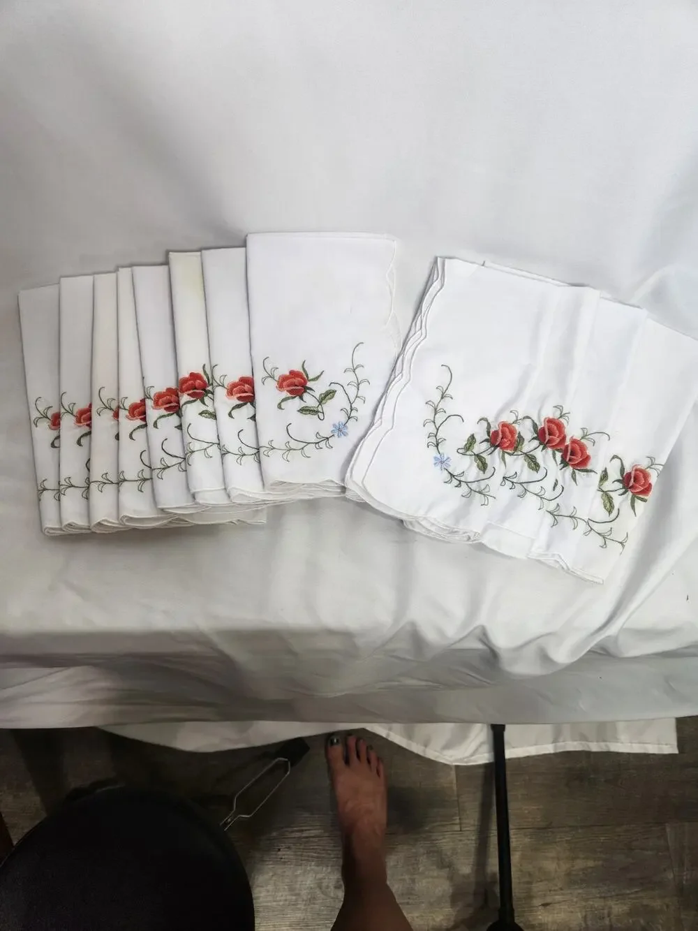 Vintage Set of 12 Embroidered Rose Linen Napkins Scalloped Edge Cottagecore...